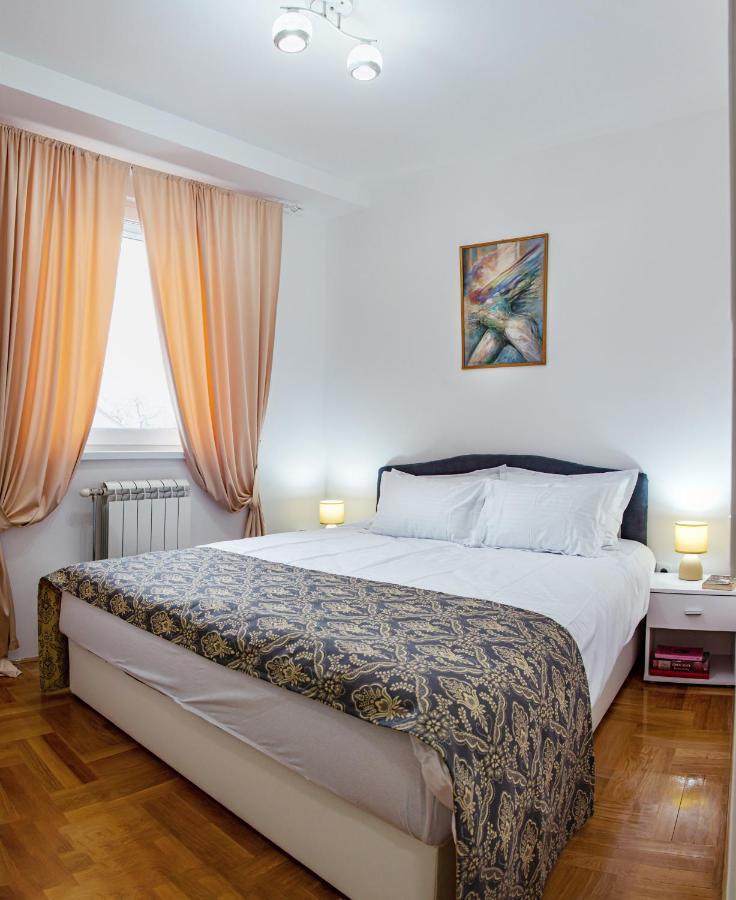 Apartman Mia Sremska Mitrovica Esterno foto