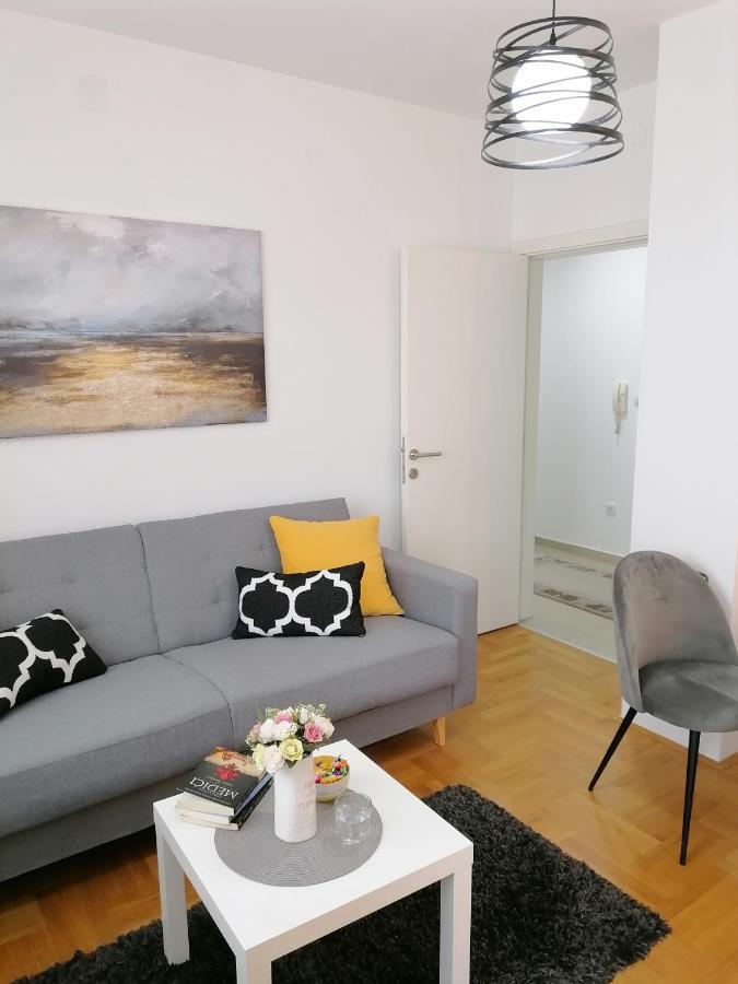 Apartman Mia Sremska Mitrovica Esterno foto