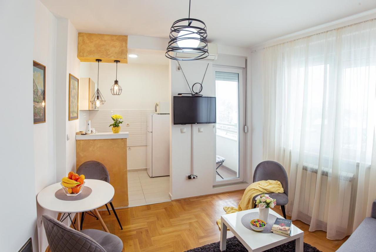 Apartman Mia Sremska Mitrovica Esterno foto
