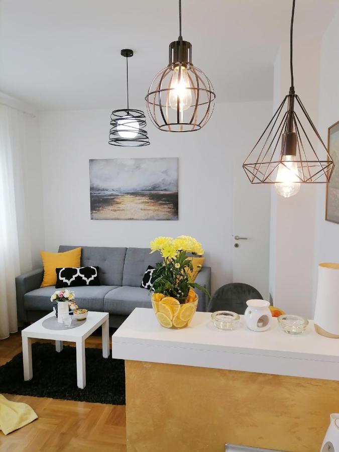 Apartman Mia Sremska Mitrovica Esterno foto