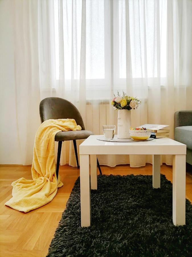 Apartman Mia Sremska Mitrovica Esterno foto