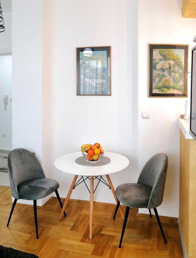 Apartman Mia Sremska Mitrovica Esterno foto