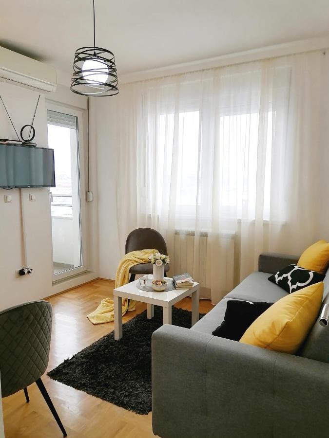 Apartman Mia Sremska Mitrovica Esterno foto